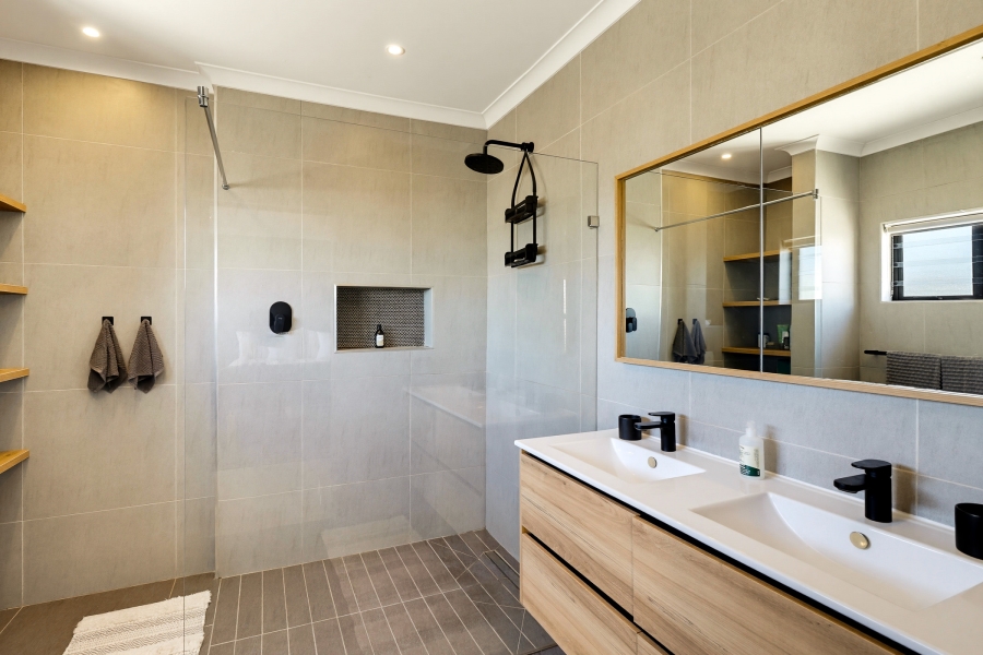 4 Bedroom Property for Sale in Pearl Marina Western Cape